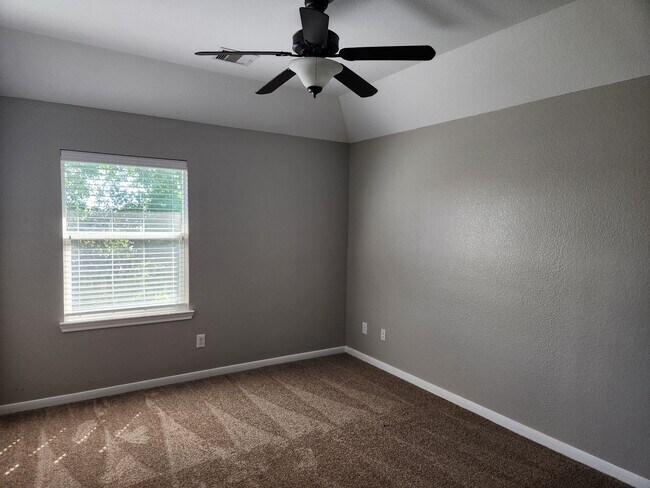 Building Photo - 20676 Oakhurst Meadows Dr
