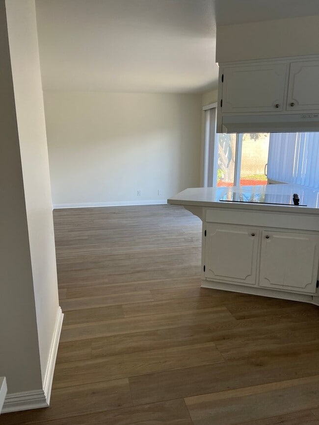 Building Photo - Moffett tract 5 bedroom home with pool in cul-de-sac