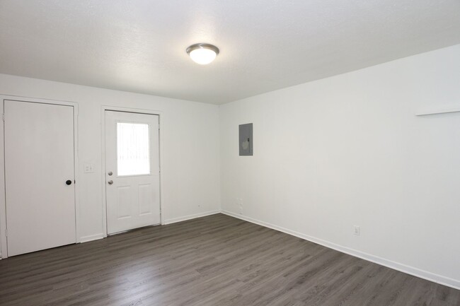 Building Photo - 033