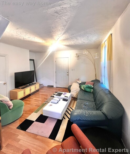 Building Photo - 282 Lowell St