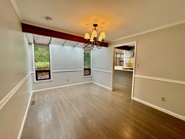 Building Photo - Renovated Woodinville home sitting in park like setting.
