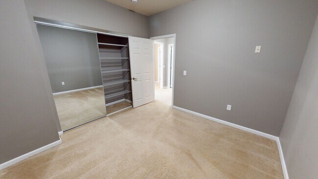 Building Photo - Second Floor Rear View 3 Bedroom in a Gate...