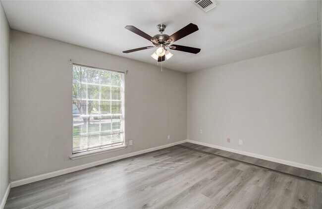 Building Photo - 16610 Cairngorm Dr