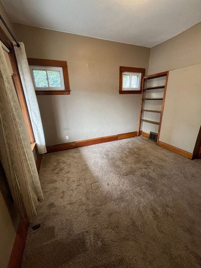 Building Photo - 2 Bedroom 2 Bathroom in Popular Baker Dist...