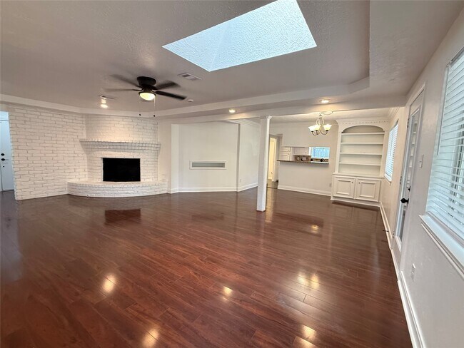 Building Photo - 2075 Little Cedar Dr