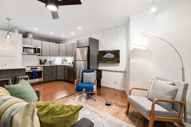 Building Photo - 221 Vine St