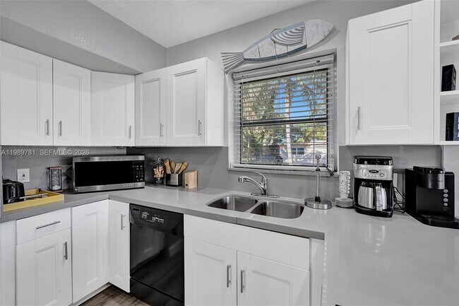 Building Photo - 529 NW 8th St