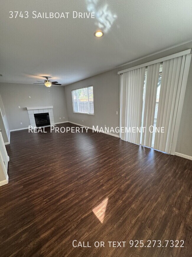 Building Photo - 3743 Sailboat Dr