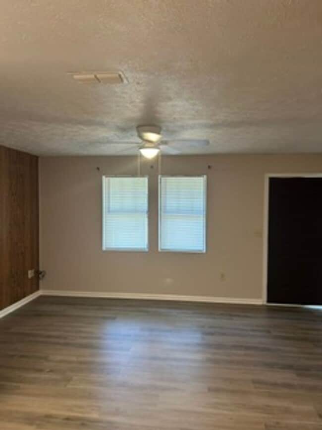 Building Photo - 216 Maryland Dr