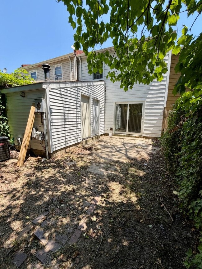 Building Photo - 68 Village Dr