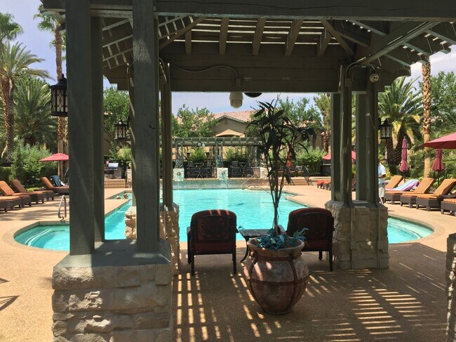 Building Photo - 2 Bedroom Condo In Guard Gated Summerlin C...