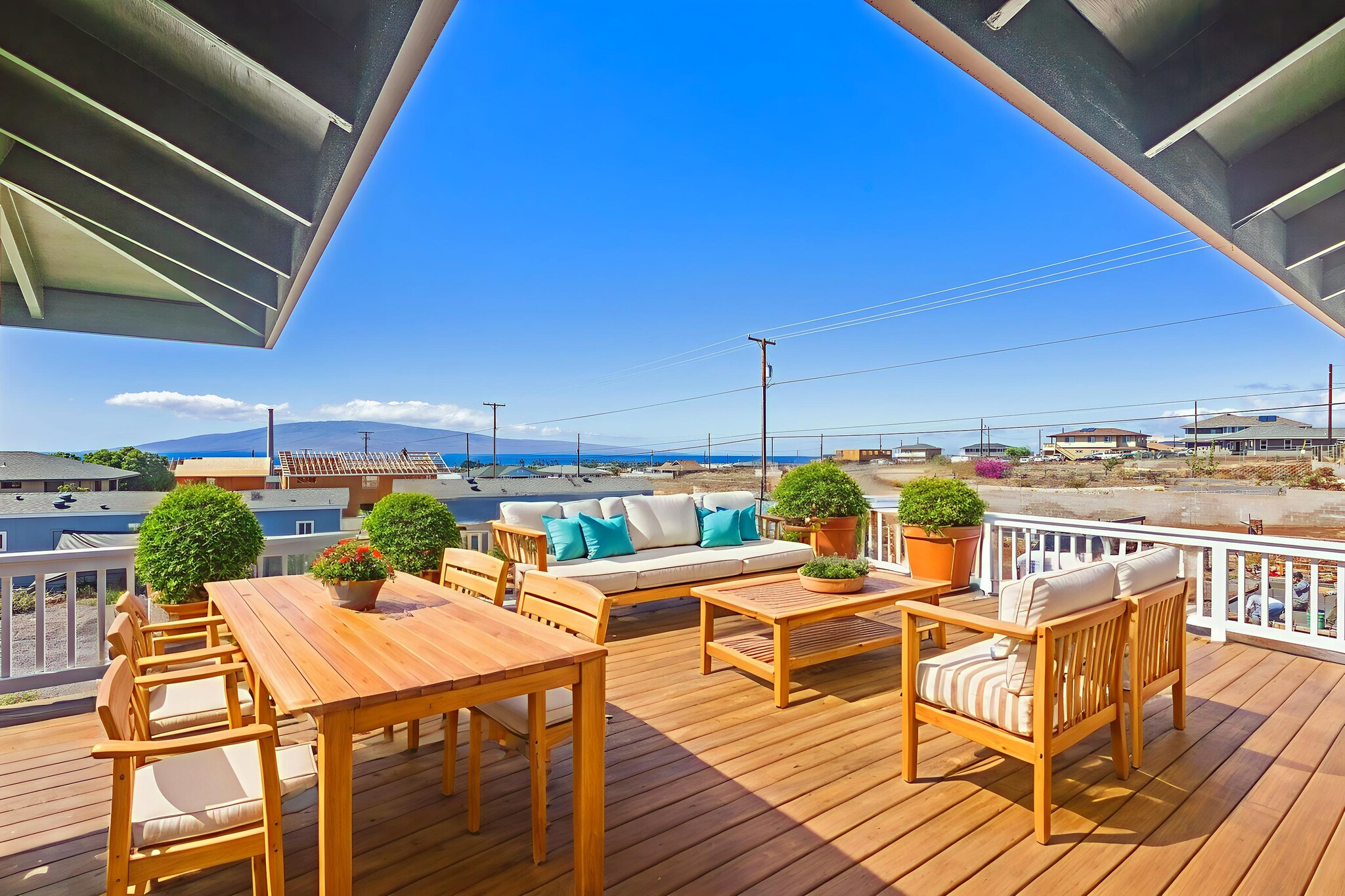 1000 sq foot Lanai - 536 Lahainaluna Rd