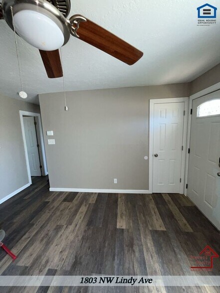 Building Photo - 1803 NW Lindy Ave