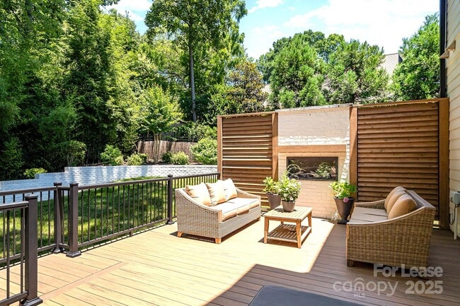 Building Photo - 5552 Holyoke Ln