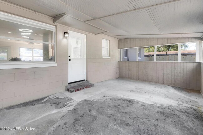 Building Photo - 7219 Stonehurst Rd N