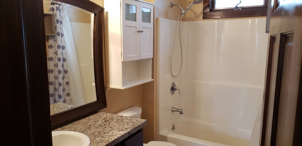 Bath room - 87 Woodlawn St