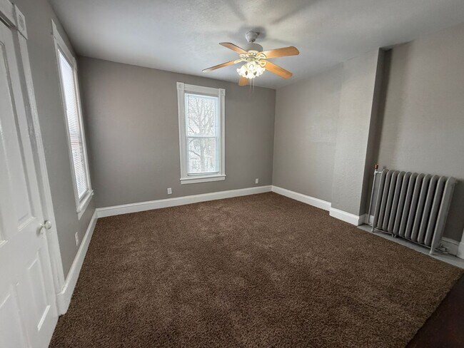 Building Photo - 203 W Dewald St