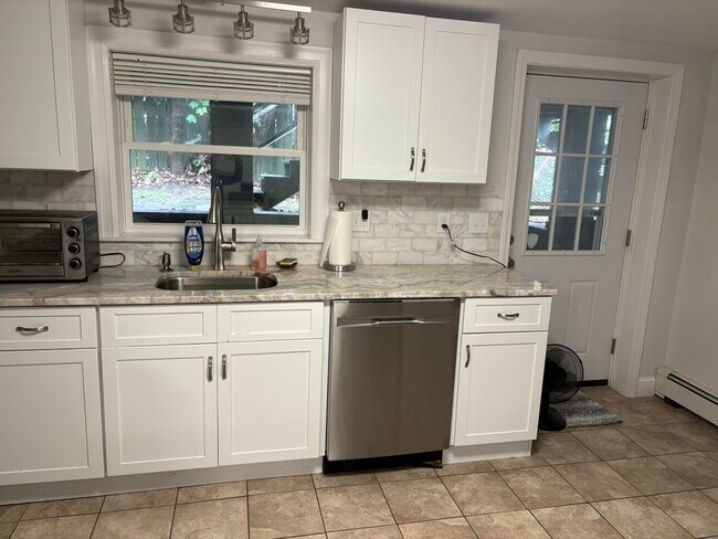 Building Photo - 55 Fox Hill Rd