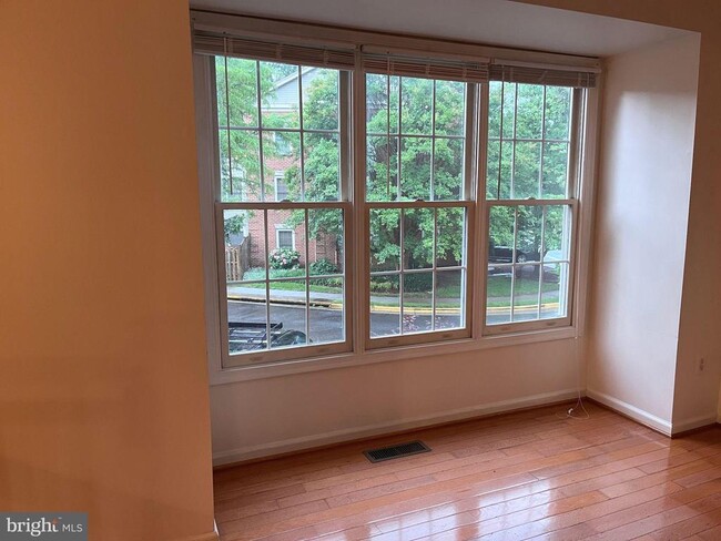 Building Photo - 5144 Woodfield Dr