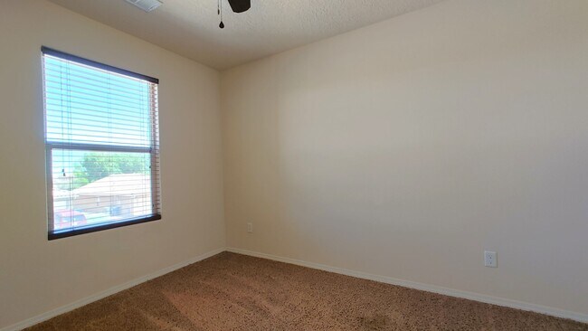 Building Photo - 573 Creekside Ave SW