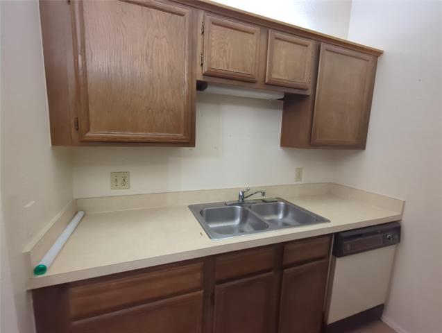 Building Photo - 9600 Royal Ln