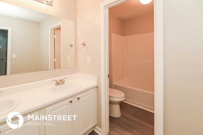 Building Photo - 365 Walton View