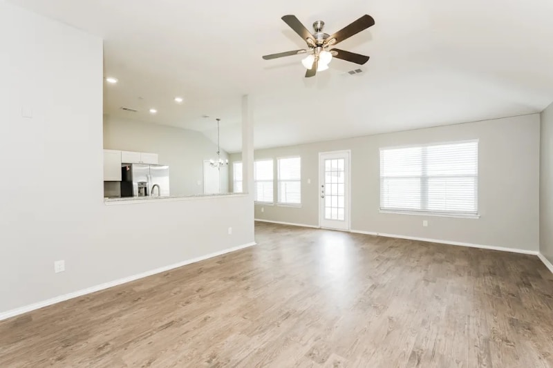 Building Photo - 405 Heritage Dr