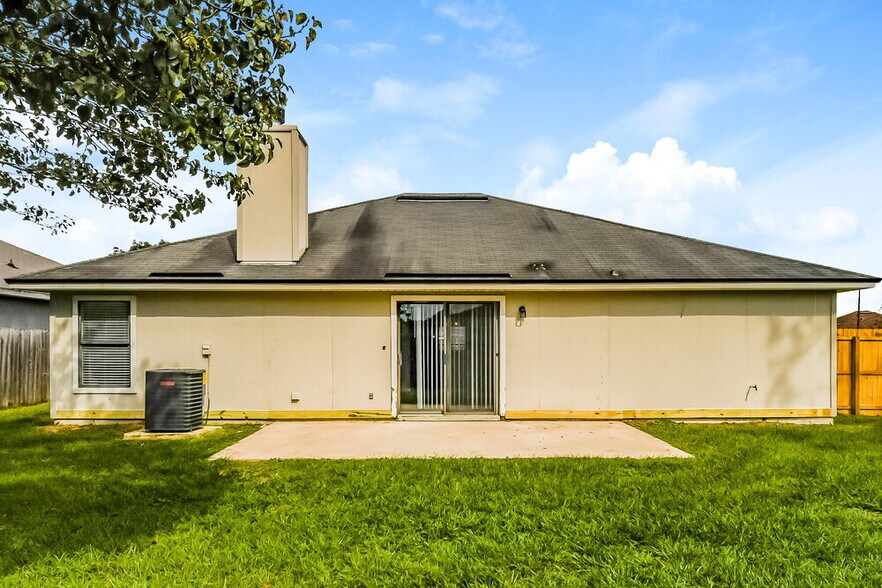 Building Photo - 596 Artesian Ln