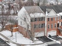 Building Photo - 826 Maple Flats Terrace