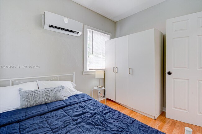 Building Photo - 227 SW 30th Ave