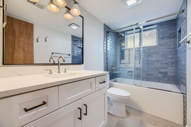 Building Photo - Beautifully Remodeled 3 Bed/2 Bathroom Hom...