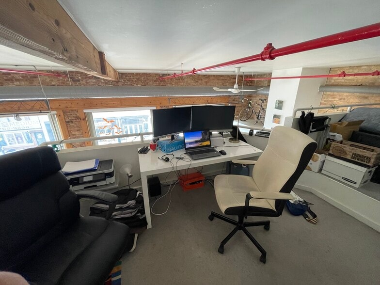 work space loft - 1114 W Belmont Ave