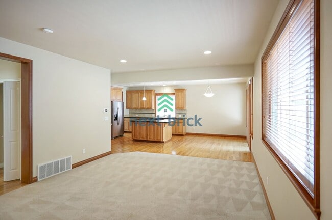 Building Photo - Stunning 3-Bedroom, 3.5-Bathroom Home in Desirable Woodinville
