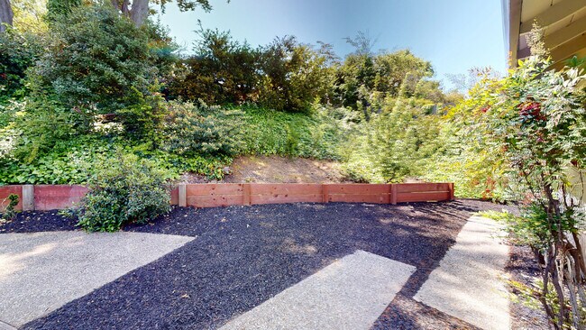 Building Photo - 1321 Lasuen Dr