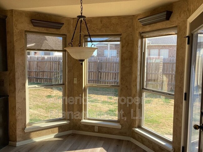 Building Photo - 15609 S Broadway St