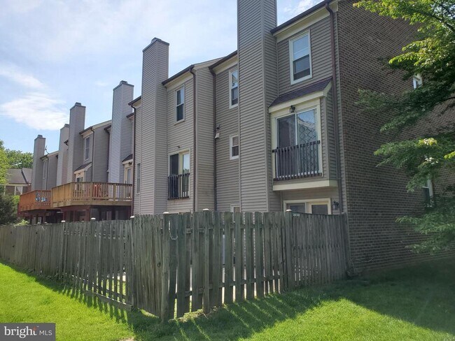 Building Photo - 1569 Templeton Pl