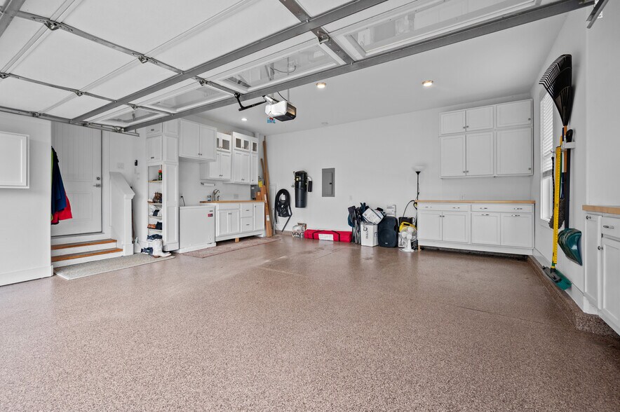 Building Photo - 1136 Secretariat Dr