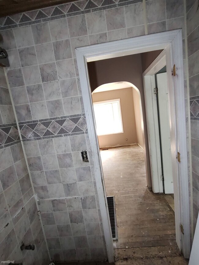 Building Photo - 2 br, 1 bath House - 3168 West Parkway Avenue