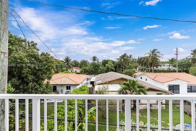 Building Photo - 1220 71st St