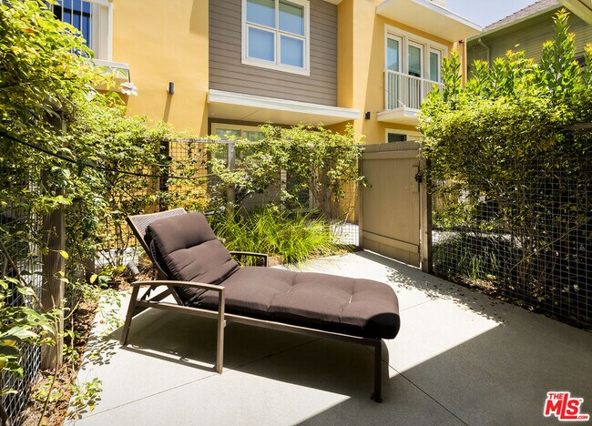 Building Photo - 2817 3rd St