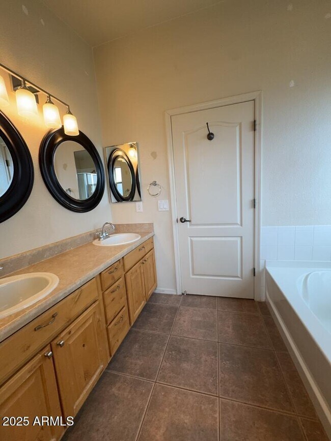 Building Photo - 4651 Big Bend St