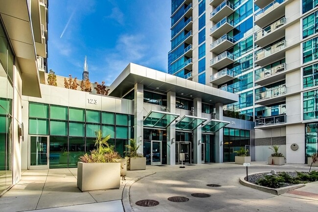 Building Photo - 123 S Green St