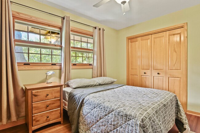 Building Photo - 1889 Paddock Pl