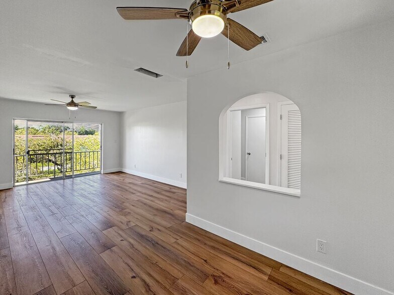 Building Photo - 8300 Bardmoor Blvd