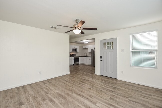 Building Photo - 3710 Dreyfus St