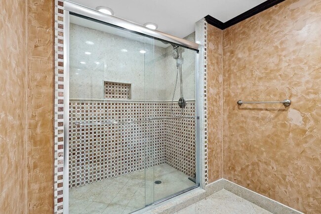 Building Photo - 3850 Galt Ocean Dr