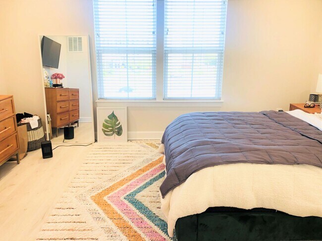 Building Photo - Newly Built Townhome with Tons of Space an...