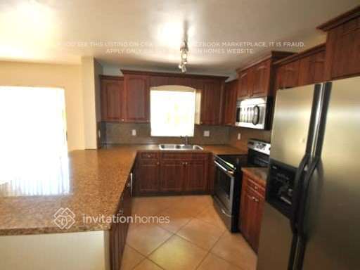 Building Photo - 7449 Santa Monica Dr