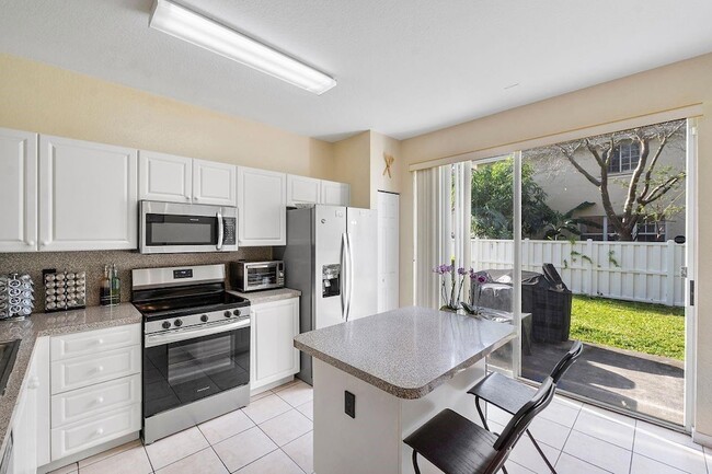 Building Photo - 9090 NW 40th Pl
