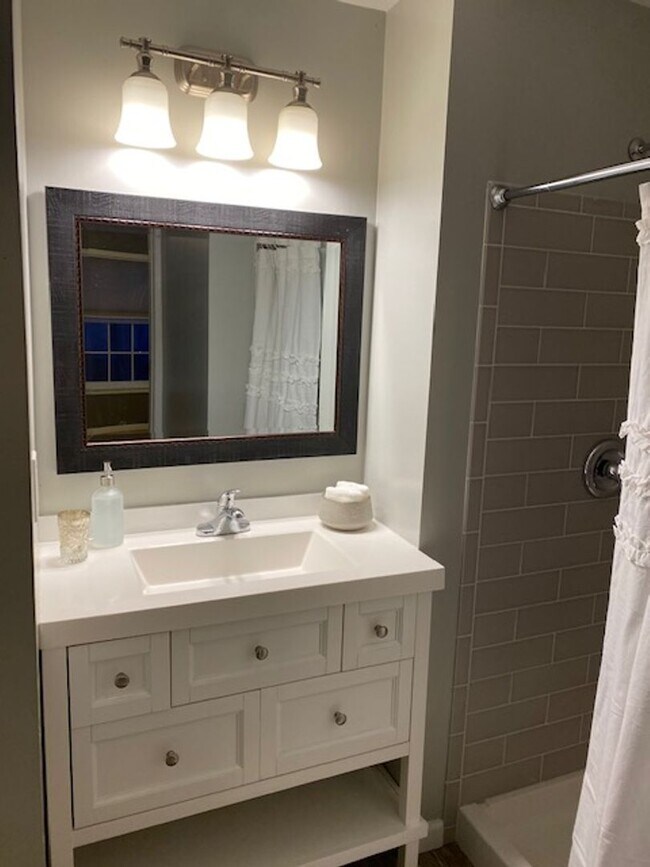 Building Photo - NEW Kitchenette / All Utilities Included!!
